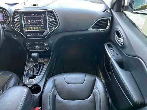 Used 2019 Jeep Cherokee Limited w/ Luxury Group AWD/4WD image 12