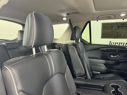 Used 2025 Honda Pilot Elite image 32