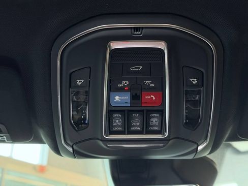 New 2026 Jeep Grand Cherokee Limited w/ Luxury Tech Group II AWD/4WD image 41