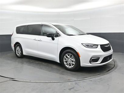 New 2026 Chrysler Pacifica Select