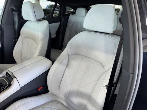 New 2026 BMW X6 xDrive40i w/ Climate Comfort Package image 25