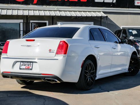 Used 2019 Chrysler 300 Limited image 10