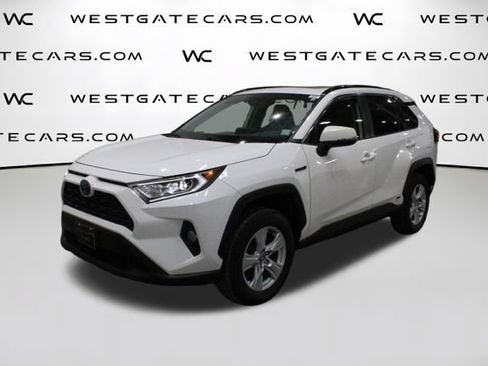Used 2019 Toyota RAV4 XLE AWD/4WD image 1