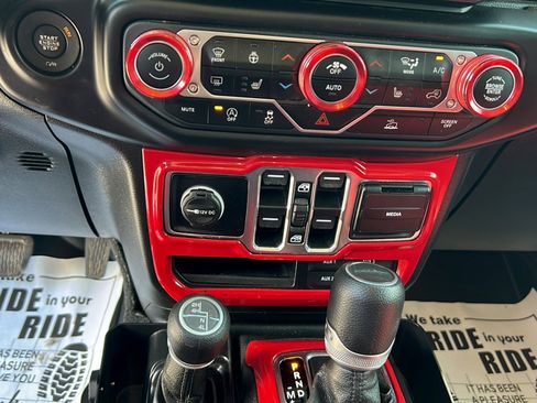 Used 2020 Jeep Gladiator Sport w/ Quick Order Package 24S AWD/4WD image 11