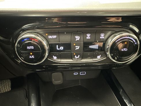 Used 2024 Chevrolet Trax LT w/ Driver Confidence Package FWD image 17
