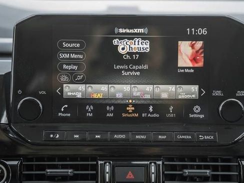 Used 2024 Nissan Pathfinder Platinum w/ Black Appearance Package image 25