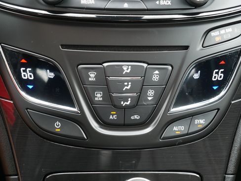 Used 2017 Buick Regal FWD image 23