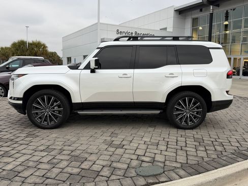 Used 2024 Lexus GX 550 image 12