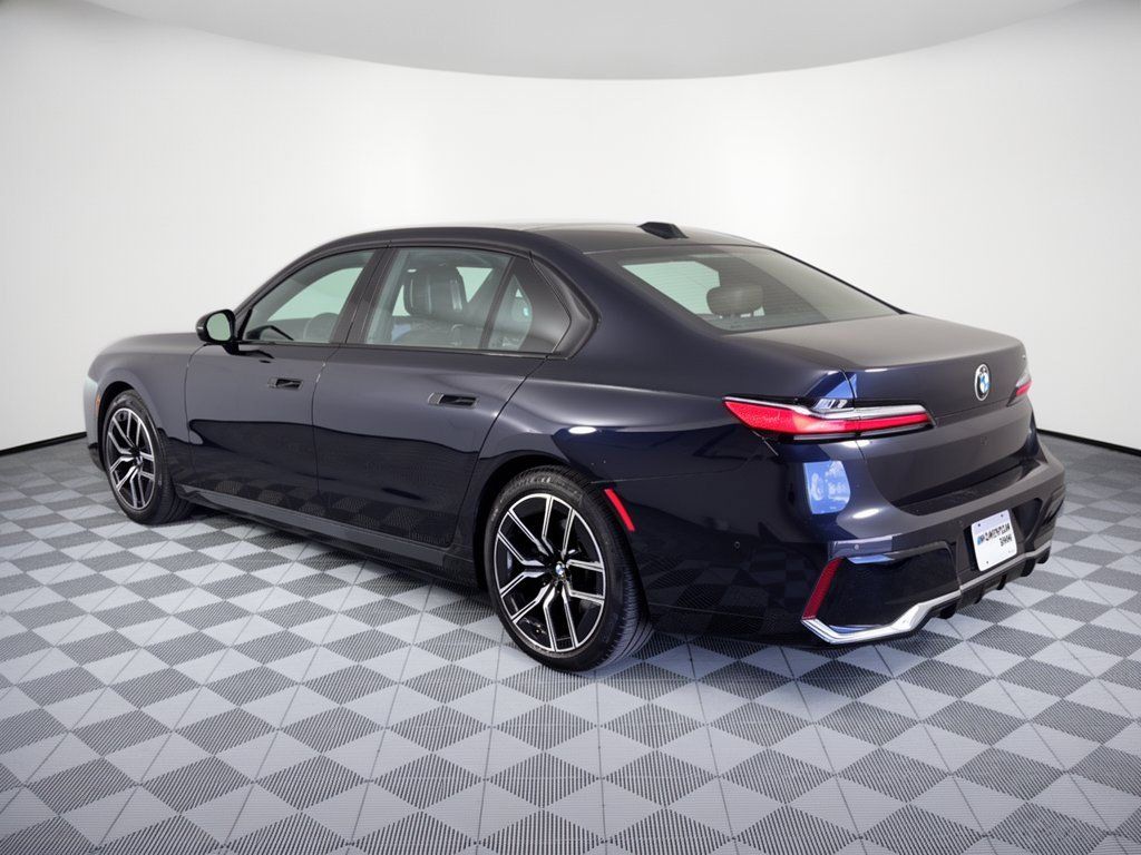 Used 2023 BMW 740i w/ Parking Assistance Package RWD image 3