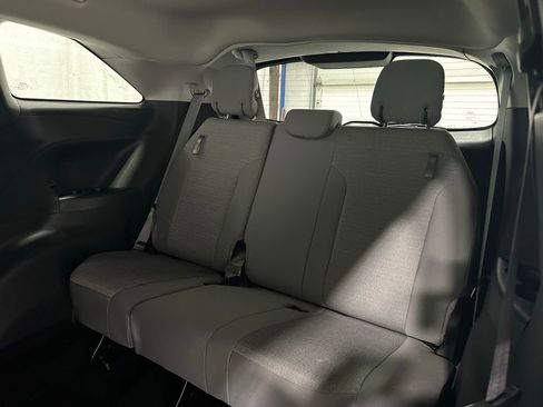 Used 2025 Toyota Sienna LE image 51