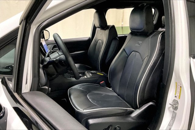 Used 2025 Chrysler Pacifica Limited FWD image 25