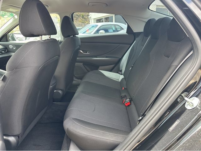 Used 2021 Hyundai Elantra SE FWD image 5