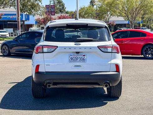 Used 2022 Ford Escape SE w/ SE Sport Appearance Package FWD image 3
