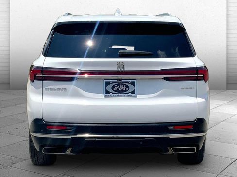Used 2025 Buick Enclave Preferred FWD image 3