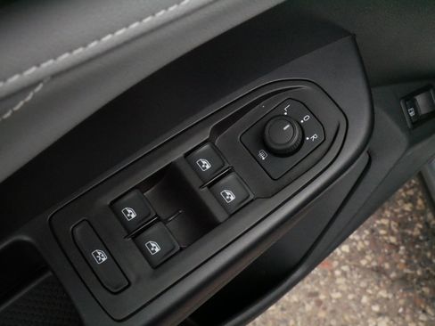 Used 2024 Volkswagen Taos SEL AWD/4WD image 19