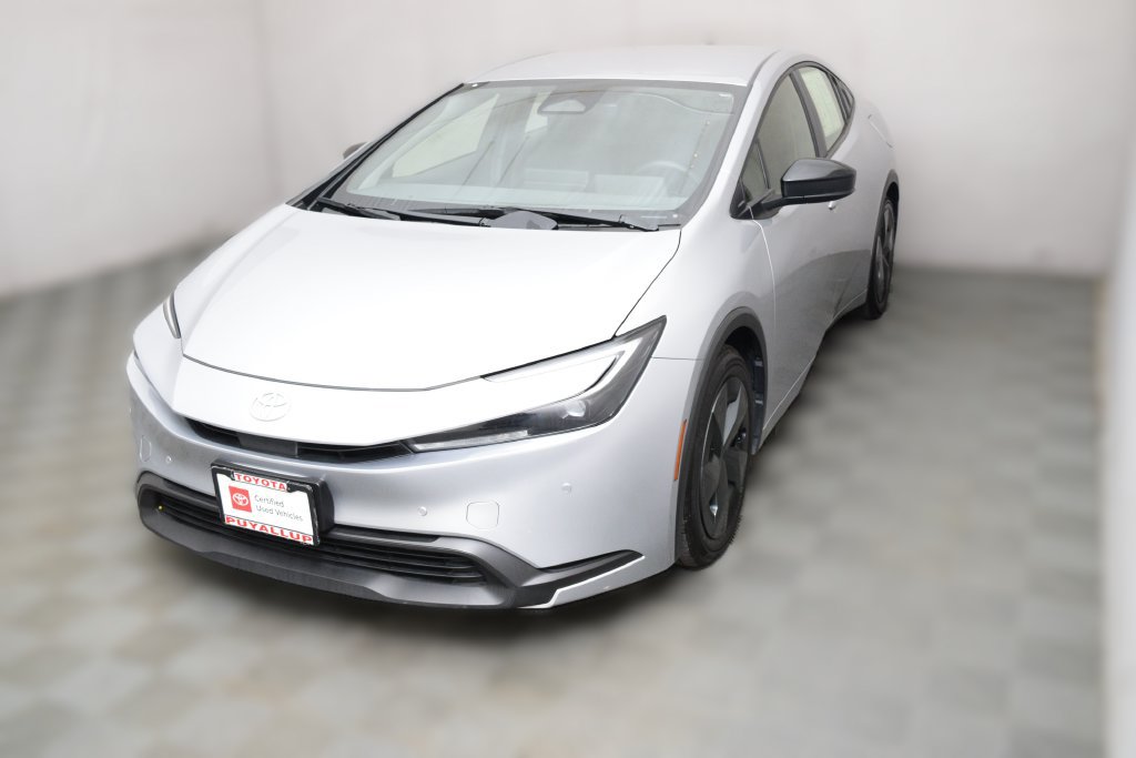 Certified 2025 Toyota Prius LE FWD image 1