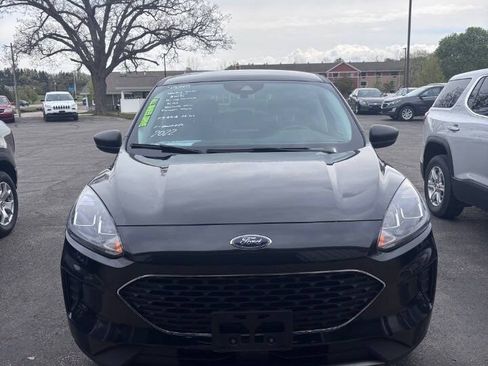 Used 2022 Ford Escape SE w/ Cold Weather Package AWD/4WD image 2