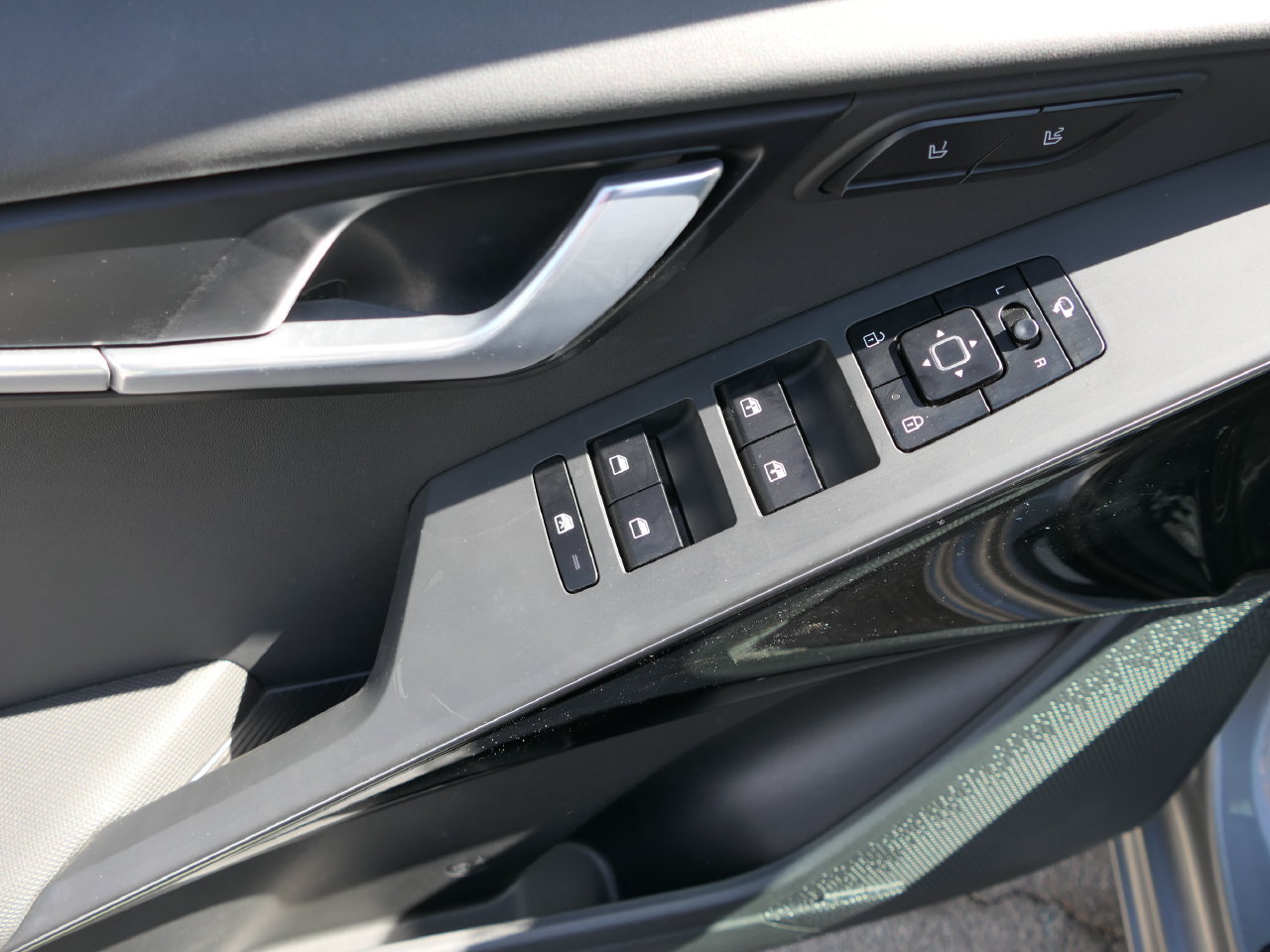 Certified 2024 Kia Niro SX Touring FWD image 14