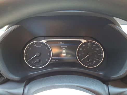 Used 2025 Nissan Sentra SV w/ Trunk Package FWD image 9