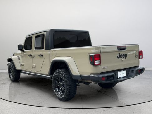 Used 2022 Jeep Gladiator Sport AWD/4WD image 9