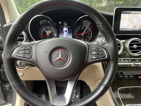 Used 2019 Mercedes-Benz GLC 300 4MATIC image 16
