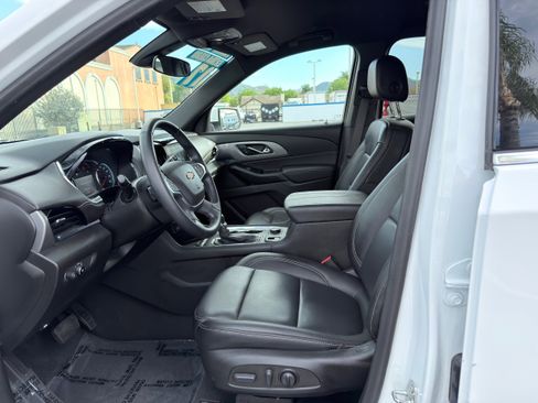 Used 2023 Chevrolet Traverse LT image 20