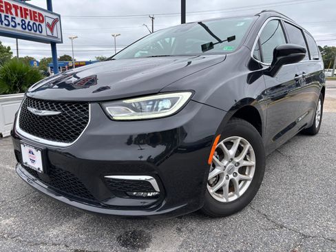 Used 2022 Chrysler Pacifica Touring-L image 2