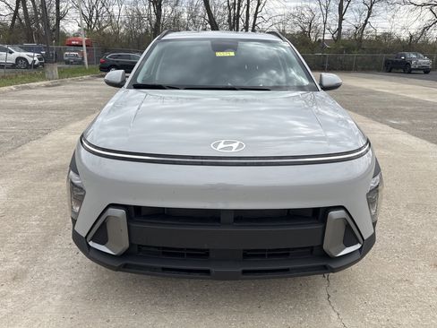 Used 2025 Hyundai Kona SEL image 2