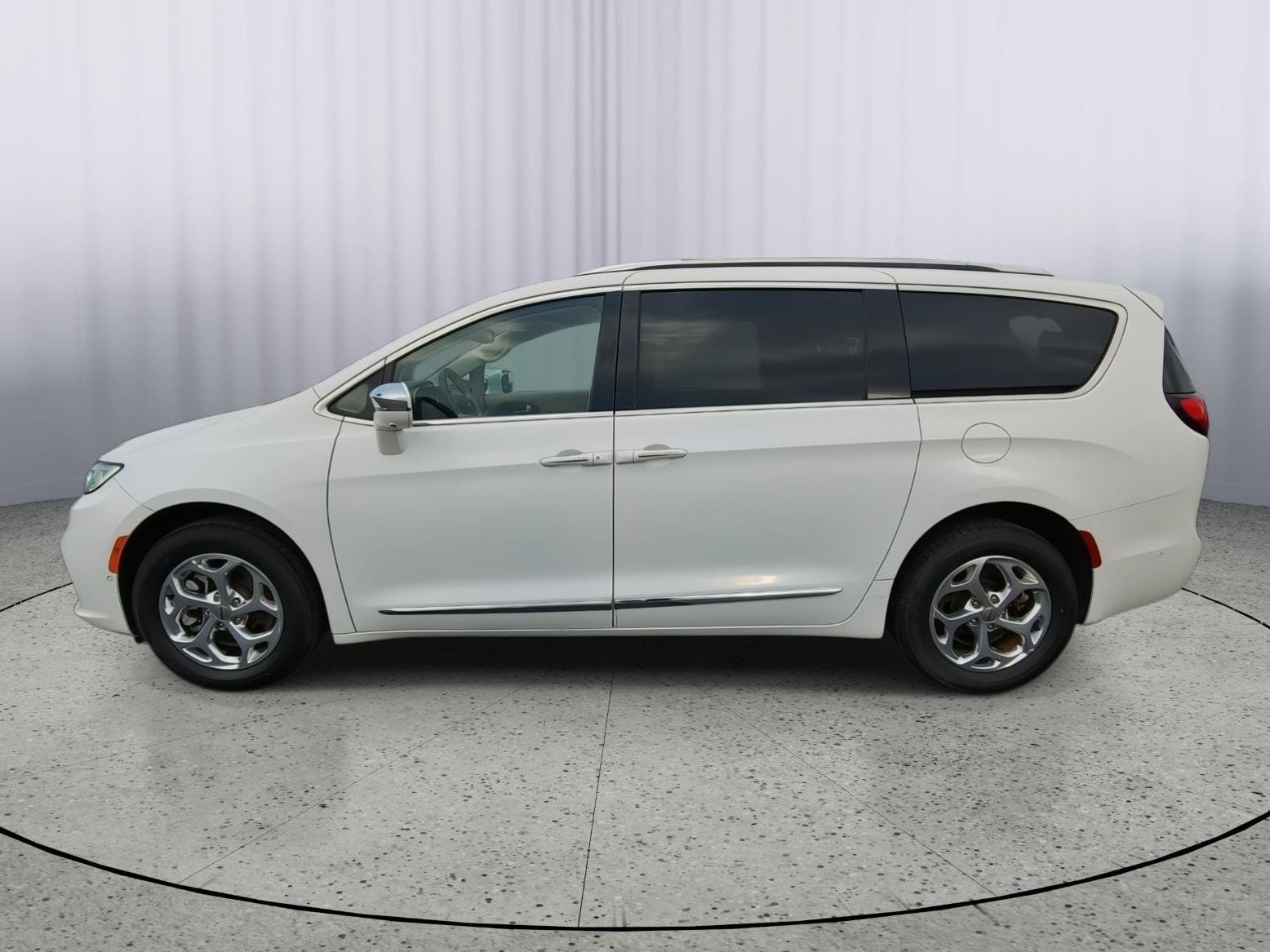 Used 2021 Chrysler Pacifica Limited w/ Premium & Safety Sphere Group AWD/4WD image 10
