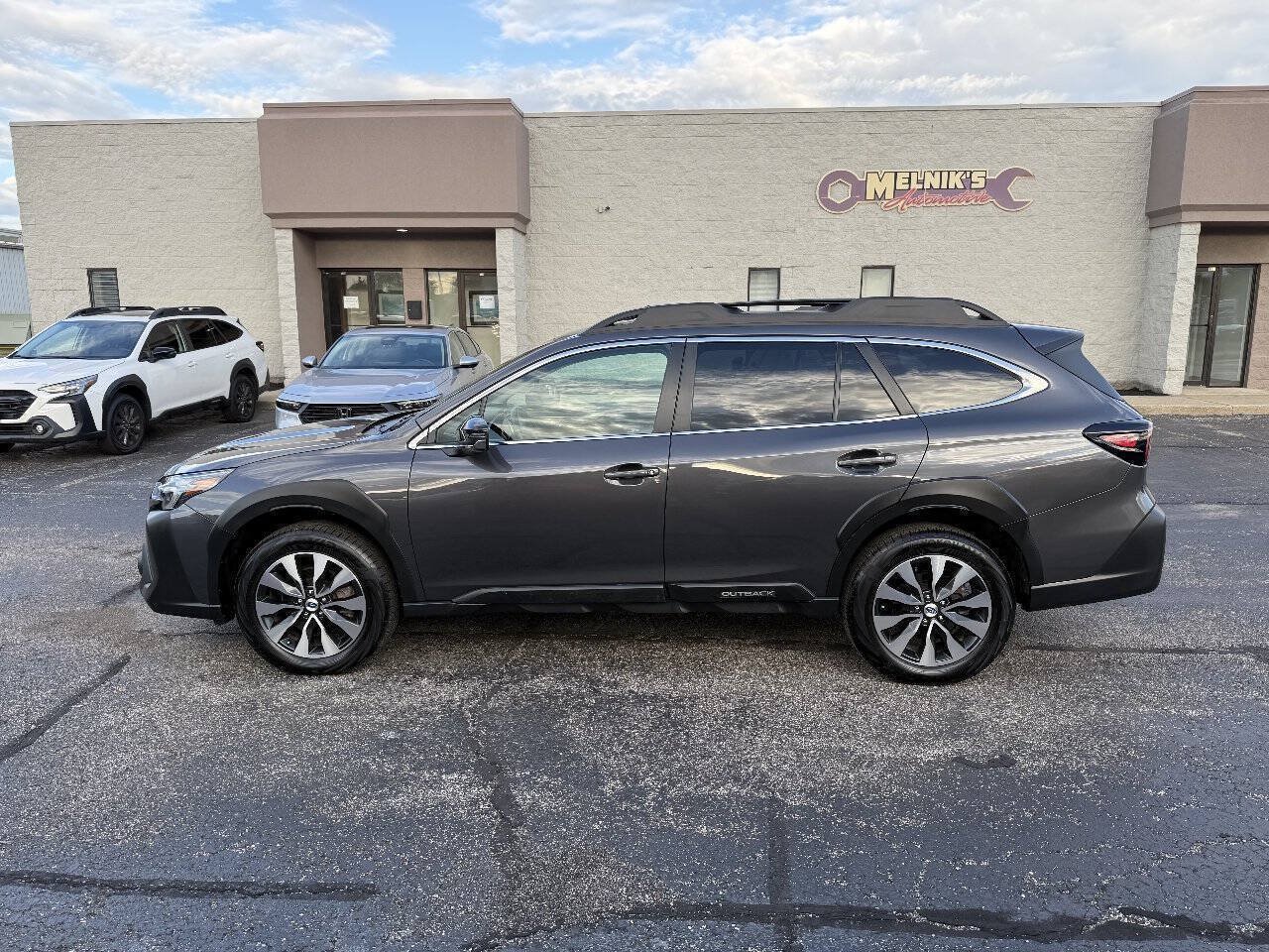 Used 2025 Subaru Outback Limited AWD/4WD image 8