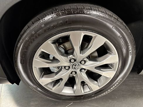 Used 2024 Toyota Grand Highlander AWD image 2