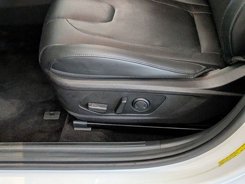 Used 2022 Hyundai Elantra Limited FWD image 12