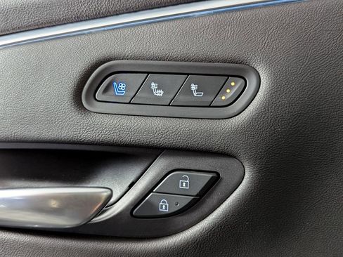 Used 2022 Cadillac Escalade Premium Luxury image 18