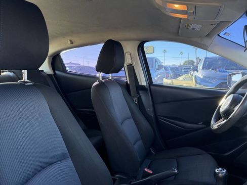 Used 2019 Toyota Yaris LE image 27