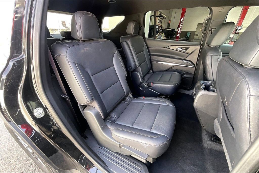 Used 2025 Chevrolet Traverse LT FWD image 26