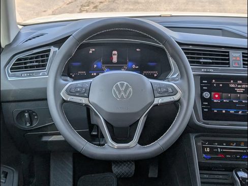Used 2024 Volkswagen Tiguan SE FWD image 12