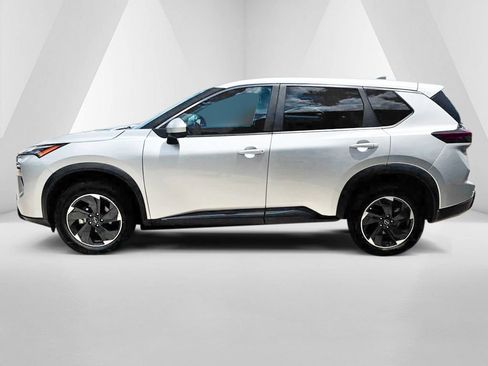 Used 2024 Nissan Rogue SV FWD image 4