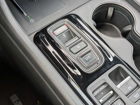 Used 2025 Honda Pilot TrailSport image 30