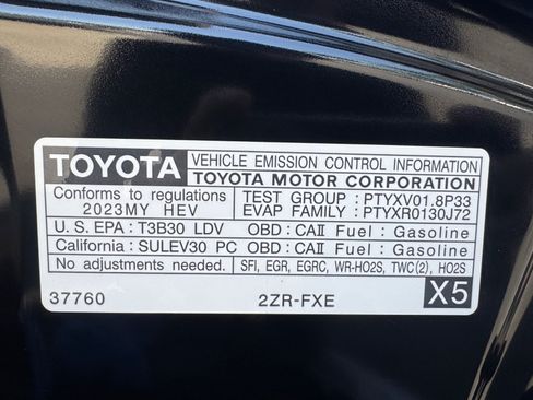 Used 2023 Toyota Corolla SE w/ SE Package FWD image 17