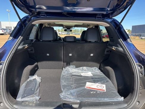 New 2026 Nissan Kicks SR image 21