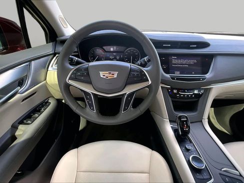 Used 2023 Cadillac XT5 Premium Luxury FWD image 6