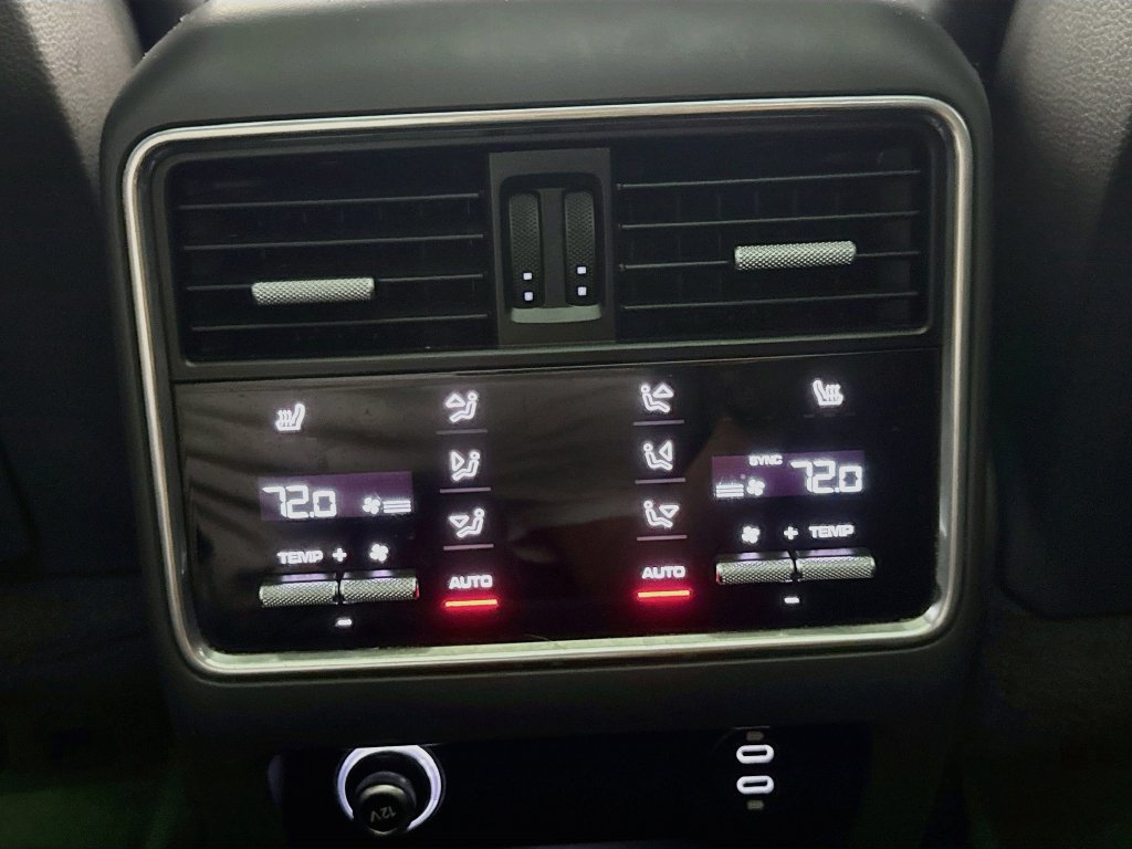 Used 2021 Porsche Cayenne AWD/4WD image 32