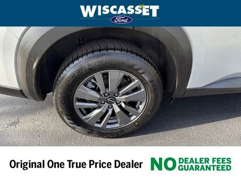 Used 2024 Nissan Pathfinder SV image 27