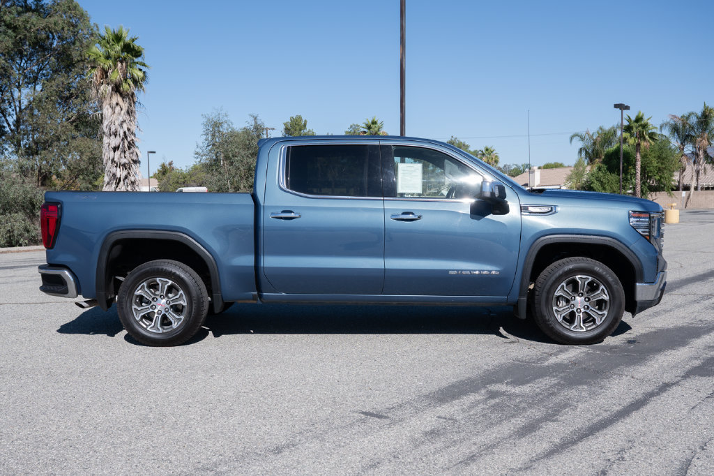 Used 2024 GMC Sierra 1500 SLT AWD/4WD image 4