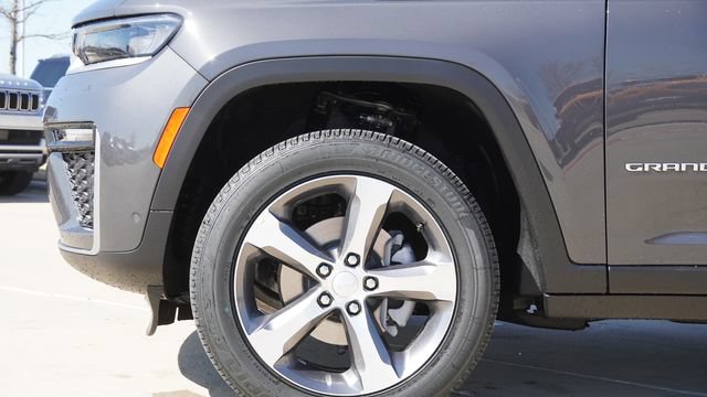 New 2026 Jeep Grand Cherokee Limited w/ Luxury Tech Group II RWD image 8