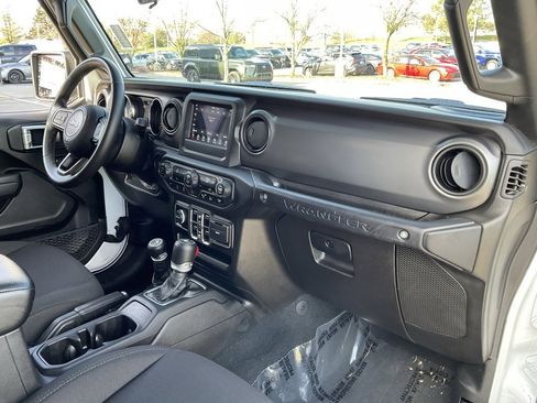 Used 2022 Jeep Wrangler Unlimited Sport image 19