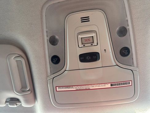 Used 2021 Toyota Prius Prime XLE image 21