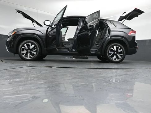 Used 2022 Volkswagen Atlas Cross Sport SE AWD/4WD image 51