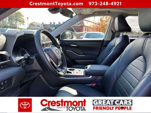 Certified 2023 Toyota Highlander XLE image 17