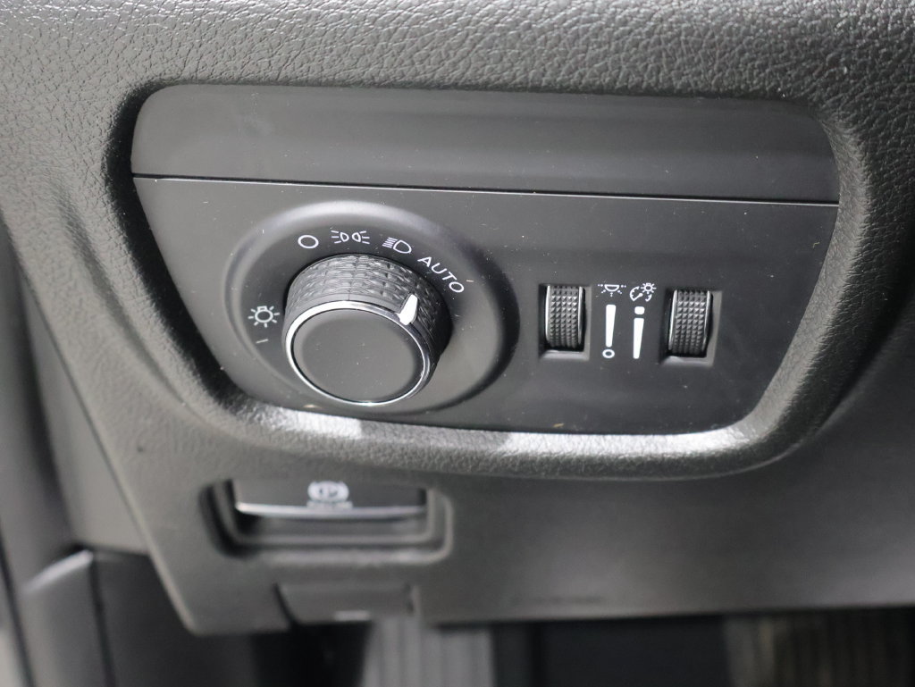Used 2024 Jeep Grand Cherokee L Altitude AWD/4WD image 30